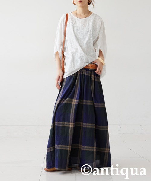 antiqua(アンティカ)の「変形ドルマントップス(Tシャツ/カットソー・レディース・ホワイト/ブラック・ONESIZE)」の4枚目の写真