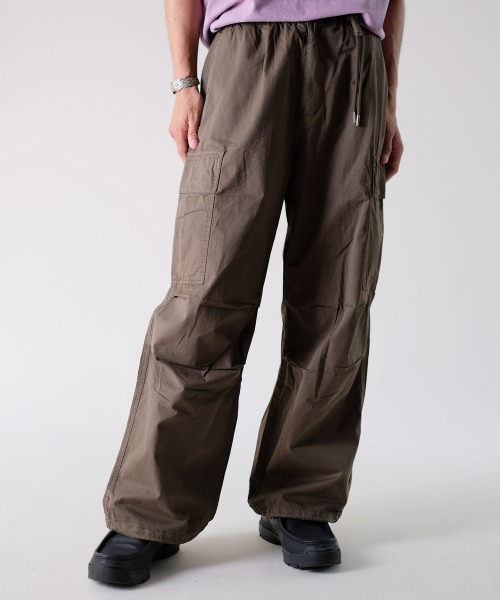 R.(rehacer)(アールドット(レアセル))の「R. : Tack Wide Leg Cotton Pants(カーゴパンツ・メンズ・アーミー/チャコールグレー・MEDIUM/LARGE/SMALL)」の5枚目の写真