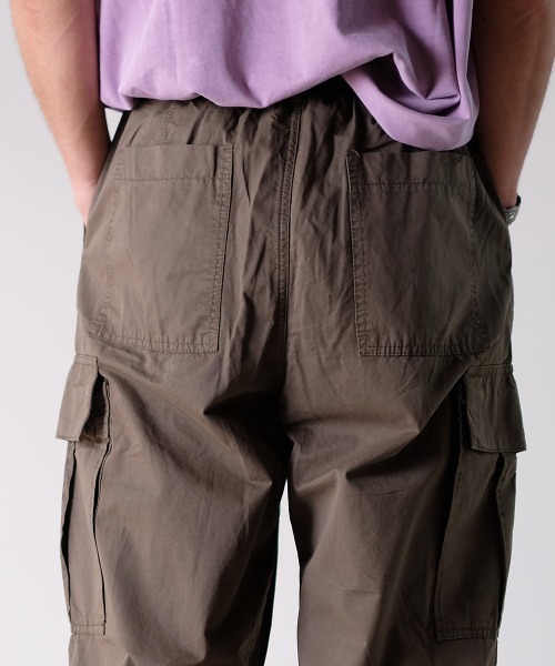 R.(rehacer)(アールドット(レアセル))の「R. : Tack Wide Leg Cotton Pants(カーゴパンツ・メンズ・アーミー/チャコールグレー・MEDIUM/LARGE/SMALL)」の10枚目の写真