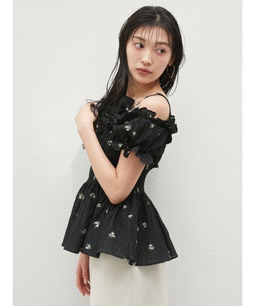 snidel オフショルフリルトップス　ブラック オフショルフリルブラウス（シャツ/ブラウス）｜SNIDEL