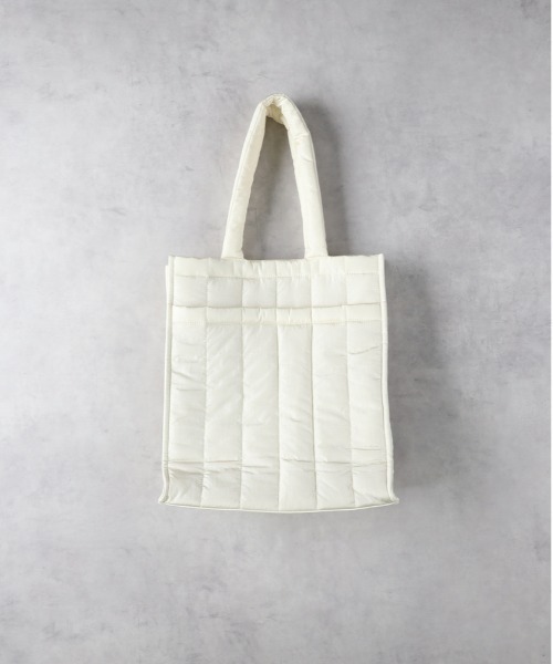 Right-on（ライトオン）の「【HONEYSUCKLE ROSE】キルティングトートバッグ（トートバッグ・レディース・ブラック/オフホワイト/ピンク・ONE SIZE）」の2枚目の写真