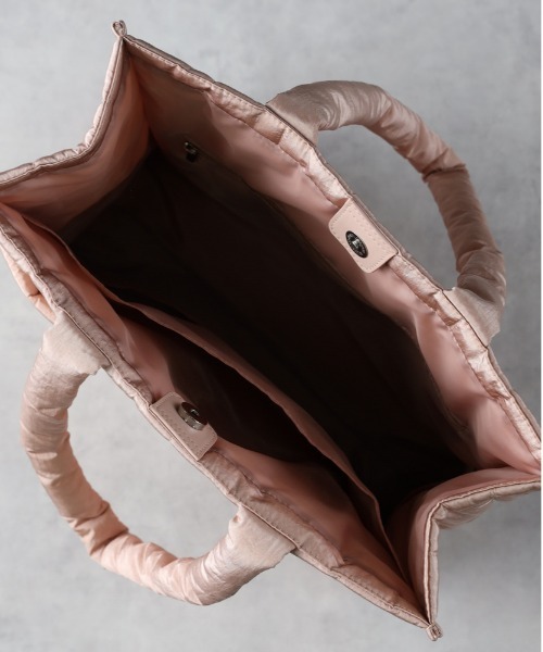 Right-on（ライトオン）の「【HONEYSUCKLE ROSE】キルティングトートバッグ（トートバッグ・レディース・ブラック/オフホワイト/ピンク・ONE SIZE）」の9枚目の写真