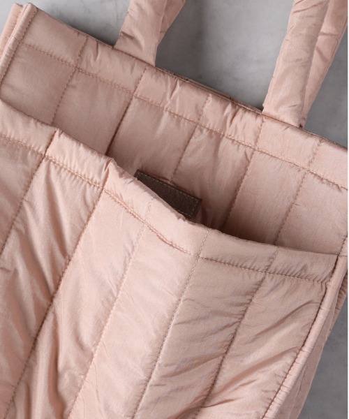 Right-on（ライトオン）の「【HONEYSUCKLE ROSE】キルティングトートバッグ（トートバッグ・レディース・ブラック/オフホワイト/ピンク・ONE SIZE）」の7枚目の写真