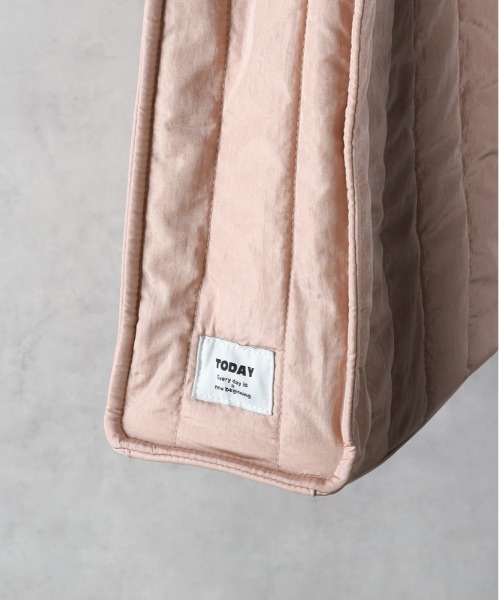 Right-on（ライトオン）の「【HONEYSUCKLE ROSE】キルティングトートバッグ（トートバッグ・レディース・ブラック/オフホワイト/ピンク・ONE SIZE）」の6枚目の写真