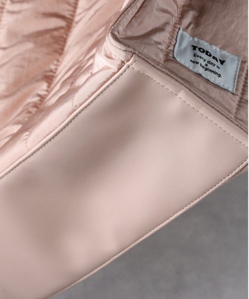 Right-on（ライトオン）の「【HONEYSUCKLE ROSE】キルティングトートバッグ（トートバッグ・レディース・ブラック/オフホワイト/ピンク・ONE SIZE）」の4枚目の写真