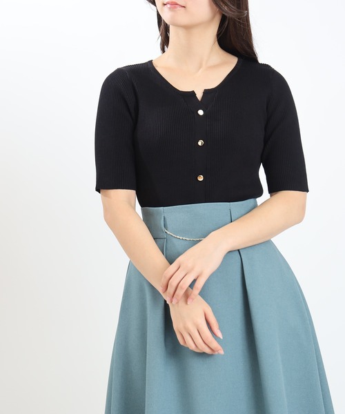 TRUDEA（トルディア）の「スリットネックフェイクリブニット（ニット/セーター・レディース・ホワイト×ブラック/ホワイト×ネイビー/ネイビー/ホワイト/ブラウン/ワイン/チャコールグレー/ブラック・MEDIUM/LARGE）」の2枚目の写真