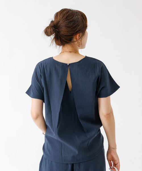 DESIGNWORKS（デザインワークス）の「【セットアップ対応】リネン調バックタックブラウス（シャツ/ブラウス・レディース・グレー/ネイビー/ライトグレー・フリー）」の12枚目の写真