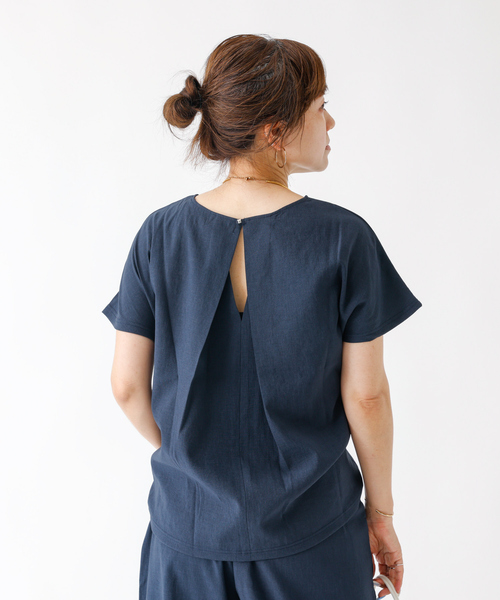 DESIGNWORKS（デザインワークス）の「【セットアップ対応】リネン調バックタックブラウス（シャツ/ブラウス・レディース・グレー/ネイビー/ライトグレー・フリー）」の13枚目の写真