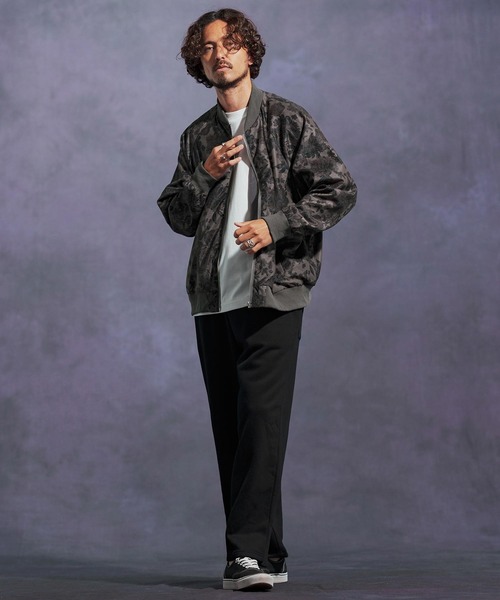 Jih Nunc（ジーヌンク）の「mj10895-フラワー総柄ラグランスリーブブルゾン（ブルゾン・メンズ・ベージュ/ブラック・L/M/S）」の7枚目の写真