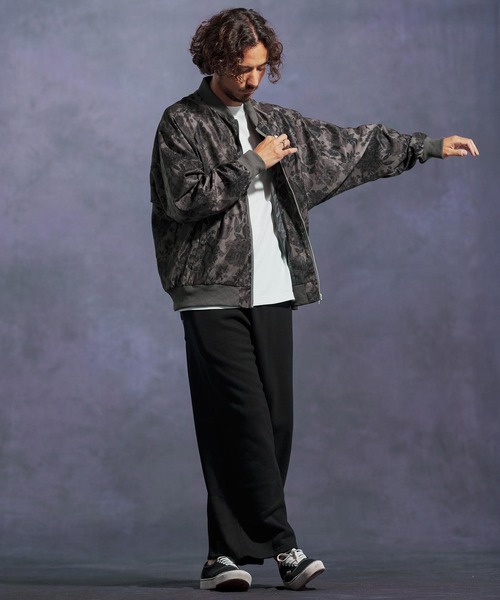 Jih Nunc（ジーヌンク）の「mj10895-フラワー総柄ラグランスリーブブルゾン（ブルゾン・メンズ・ベージュ/ブラック・L/M/S）」の8枚目の写真