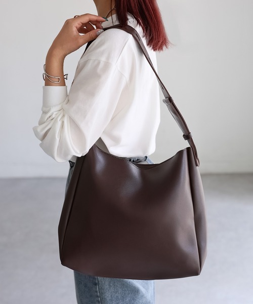 Riberry（リベリー）の「【ポーチ付き】ワンハンドルトートバッグ（トートバッグ・レディース・ブラック/ブラウン/ホワイト・FREE）」の14枚目の写真