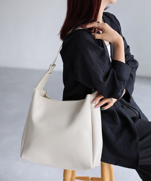 Riberry（リベリー）の「【ポーチ付き】ワンハンドルトートバッグ（トートバッグ・レディース・ブラック/ブラウン/ホワイト・FREE）」の5枚目の写真