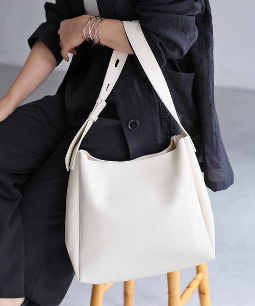 Riberry（リベリー）の「【ポーチ付き】ワンハンドルトートバッグ（トートバッグ・レディース・ブラック/ブラウン/ホワイト・FREE）」の8枚目の写真