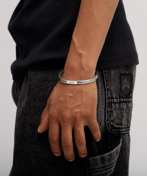 AVIREX(アヴィレックス)の「《AVIREX × J.H.M CO.,LTD.》50th HALF DOLLAR BANGLE / 50周年 ハーフ ダラー バングル / アヴィレックス / JAM HOME MADE / ジャムホームメイド(ブレスレット・メンズ・シルバー・FREE)」の2枚目の写真