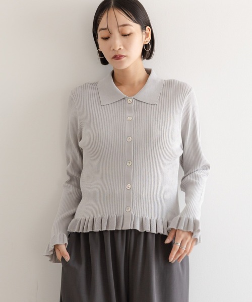 LOWRYS FARM(ローリーズファーム)の「スソフリルカーディガンLS 577229(ニット/セーター・レディース・ブラック/ベージュ/ブラウン/グレー/レッド/ピンク・FREE)」の3枚目の写真