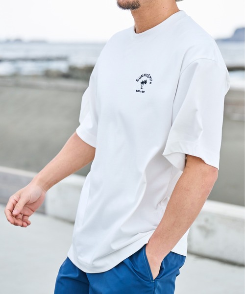 Sunny Smith(サニースミス)の「ヤシの木アーチロゴワンポイント刺繍Tシャツ(Tシャツ/カットソー・メンズ・スモークグレー/アッシュグレー/ホワイト・LARGE/MEDIUM)」の12枚目の写真
