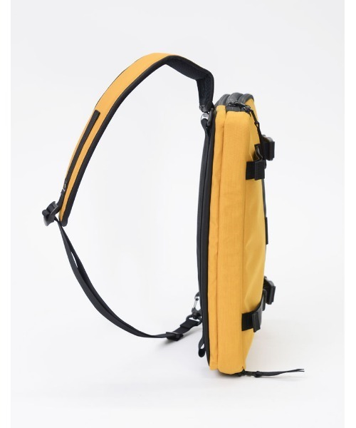 master-piece（マスターピース）の「master-piece / squared スリングバッグ / No.224103（ショルダーバッグ・メンズ・ブラック/イエロー・FREE）」の11枚目の写真