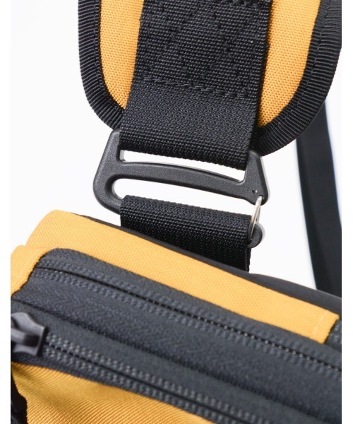 master-piece（マスターピース）の「master-piece / squared スリングバッグ / No.224103（ショルダーバッグ・メンズ・ブラック/イエロー・FREE）」の4枚目の写真