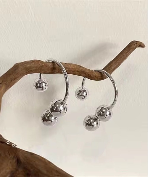 ammy.(エイミードット)の「【 ammy. / エイミードット 】 メタル ツイン ボール サークル ピアス(ピアス(両耳用)・レディース・シルバー/ゴールド・FREE)」の4枚目の写真