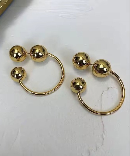 ammy.(エイミードット)の「【 ammy. / エイミードット 】 メタル ツイン ボール サークル ピアス(ピアス(両耳用)・レディース・シルバー/ゴールド・FREE)」の5枚目の写真