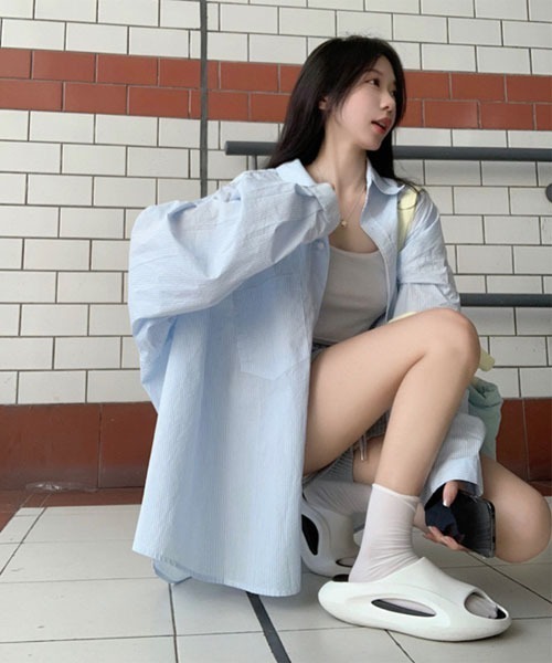 Mayree(メイリー)の「【Mayree】 ストライプ ビッグシルエット 長袖 シャツ(シャツ/ブラウス・レディース・イエロー/ブルー・X-LARGE/LARGE/MEDIUM)」の2枚目の写真