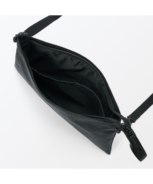 無印良品(ムジルシリョウヒン)の「ポーチとしても使える 撥水サコッシュ(ショルダーバッグ・レディース・ダークブラウン系/ラベンダー/チャコールグレー/ブラック/ライトベージュ/ネイビー系・FREE)」の19枚目の写真