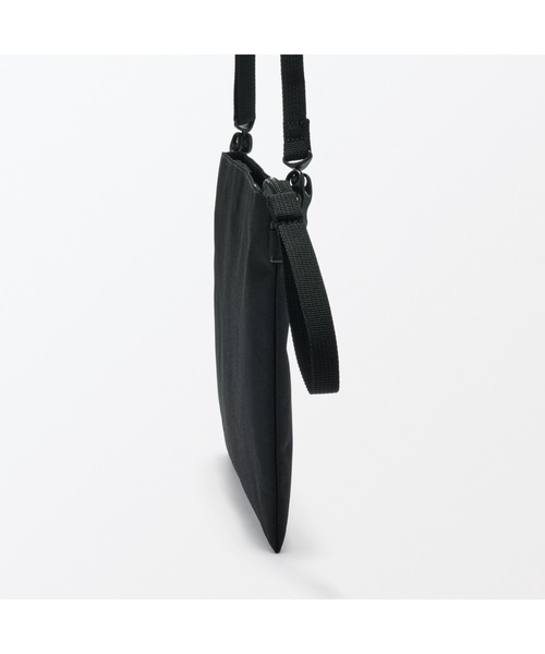 無印良品(ムジルシリョウヒン)の「ポーチとしても使える 撥水サコッシュ(ショルダーバッグ・レディース・ダークブラウン系/ラベンダー/チャコールグレー/ブラック/ライトベージュ/ネイビー系・FREE)」の18枚目の写真