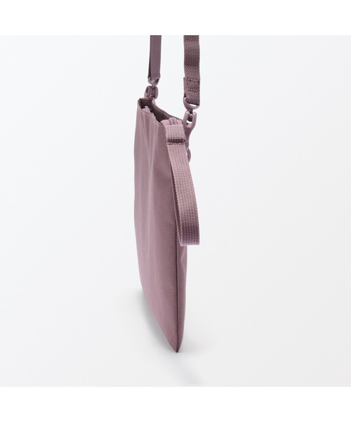 無印良品(ムジルシリョウヒン)の「ポーチとしても使える 撥水サコッシュ(ショルダーバッグ・レディース・ダークブラウン系/ラベンダー/チャコールグレー/ブラック/ライトベージュ/ネイビー系・FREE)」の13枚目の写真