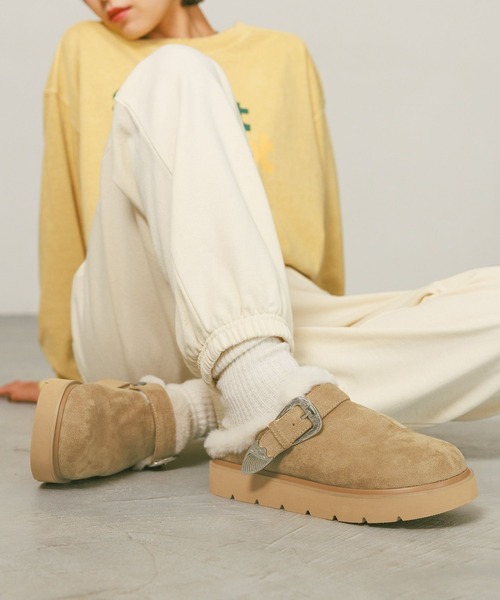 BAYFLOW（ベイフロー）の「[2WAYで履ける]バックルファークロッグ（スリッポン・レディース・ブラック/ベージュ・MEDIUM/LARGE）」の3枚目の写真