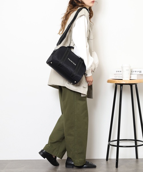 HUNTER（ハンター）の「HUNTER PREMIUM NYLON BARREL BAG プレミアム ナイロン バレルバッグ（ハンドバッグ・レディース・ブラック/ラベンダー・FREE）」の9枚目の写真