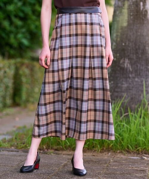 DRESSTERIOR（ドレステリア）の「チェックタックソフトプリーツスカート（スカート・レディース・ワイン系1/キャメル・38/36/34/40）」の4枚目の写真