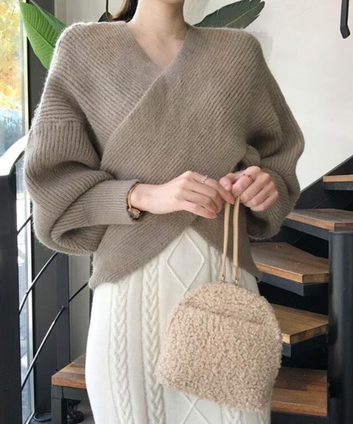cammie(キャミー)の「フロントクロスデザインニット(ニット/セーター・レディース・ブラック/ベージュ/グレー・F)」の3枚目の写真
