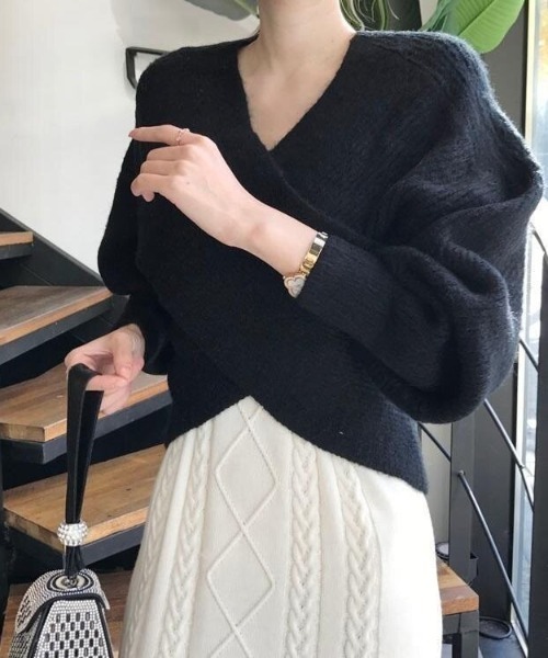 cammie(キャミー)の「フロントクロスデザインニット(ニット/セーター・レディース・ブラック/ベージュ/グレー・F)」の5枚目の写真