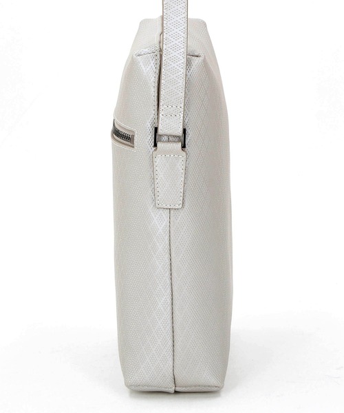 MONSIEUR NICOLE（ムッシュニコル）の「レザーショルダーバッグ（ショルダーバッグ・メンズ・ブラック/ライトグレー・FREE）」の3枚目の写真