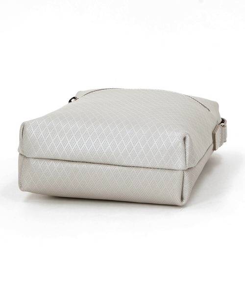 MONSIEUR NICOLE（ムッシュニコル）の「レザーショルダーバッグ（ショルダーバッグ・メンズ・ブラック/ライトグレー・FREE）」の5枚目の写真