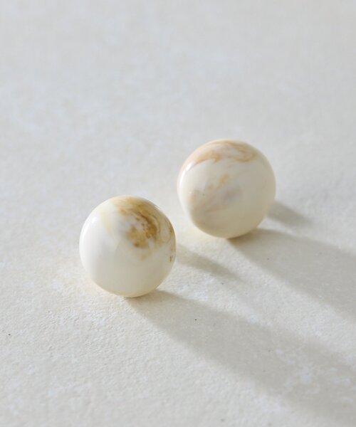 ear PAPILLONNER(イアパピヨネ)の「アメ玉樹脂ピアス(ピアス(両耳用)・レディース・ダークグリーン/ブラウン/アイボリー・FREE)」の15枚目の写真