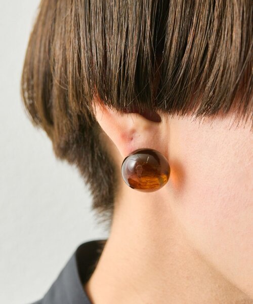ear PAPILLONNER(イアパピヨネ)の「アメ玉樹脂ピアス(ピアス(両耳用)・レディース・ダークグリーン/ブラウン/アイボリー・FREE)」の9枚目の写真