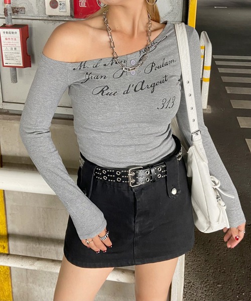 non-hedge(ノンヘッジ)の「ロゴオフショルダーロンT(Tシャツ/カットソー・レディース・オフホワイト/ブラック/グレー/ネイビー/ブラウン・FREE)」の4枚目の写真