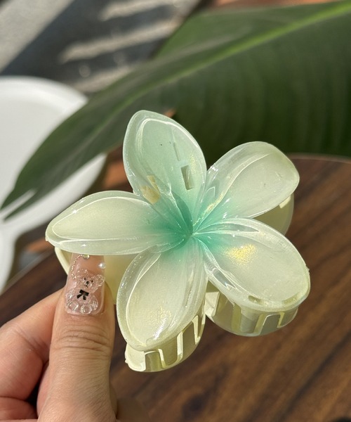 HALEY PESCA/プルメリアフラワー ヘアクリップ（バレッタ/ヘアクリップ