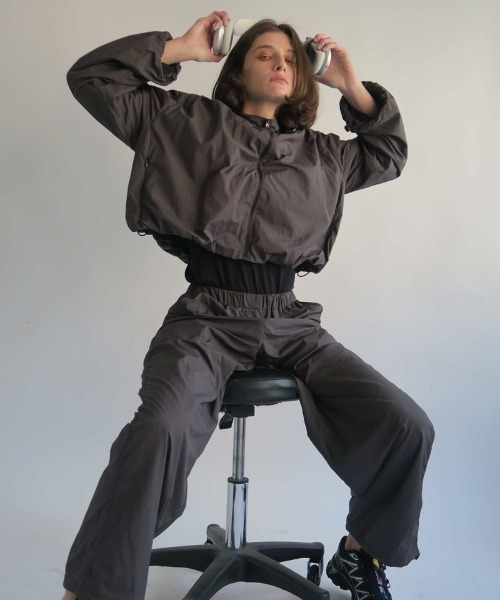 KALENO(カレノ)の「light nylon jogger pants(その他パンツ・レディース・ベージュ/グレー・FREE)」の3枚目の写真