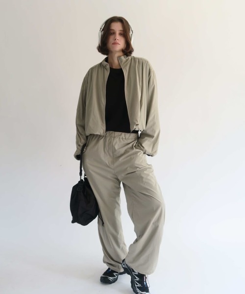 KALENO(カレノ)の「light nylon jogger pants(その他パンツ・レディース・ベージュ/グレー・FREE)」の4枚目の写真