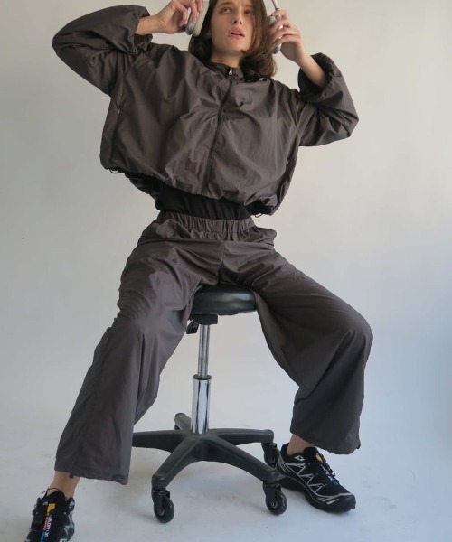 KALENO(カレノ)の「light nylon jogger pants(その他パンツ・レディース・ベージュ/グレー・FREE)」の5枚目の写真