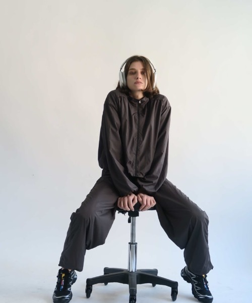 KALENO(カレノ)の「light nylon jogger pants(その他パンツ・レディース・ベージュ/グレー・FREE)」の6枚目の写真