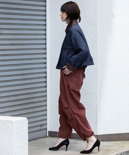 Munich（ミューニック）の「ナノコーデュロイ＆デニム×Octaショートカバーオール（カバーオール・レディース・ブラック/アイボリー/インディゴブルー/グレイッシュベージュ・S/XS）」の12枚目の写真