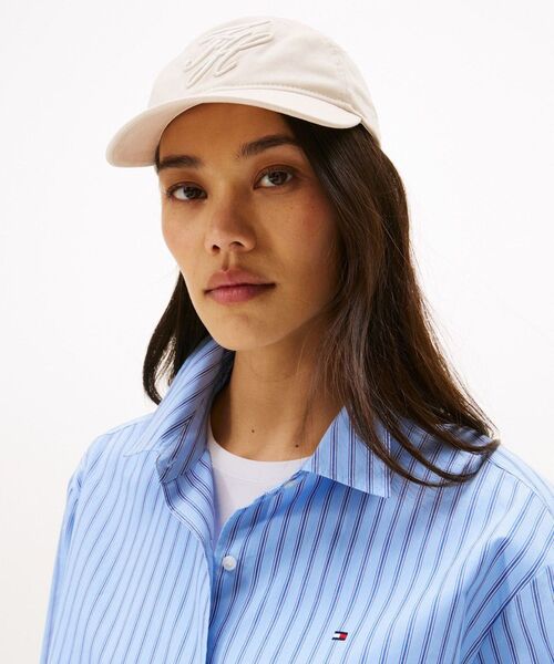 TOMMY HILFIGER(トミーヒルフィガー)の「エンブロイダリーキャップ(キャップ・レディース・アイボリー/ブラック/レッド/グリーン・FREE)」の6枚目の写真