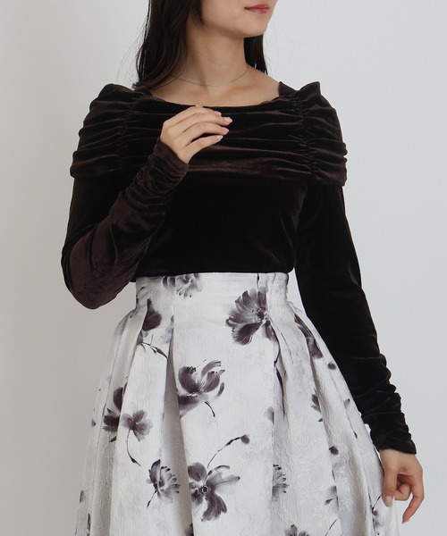 TRUDEA（トルディア）の「ベロアオフショルプルオーバー（Tシャツ/カットソー・レディース・ブラウン/グレイッシュブルー/ブラック・MEDIUM）」の2枚目の写真