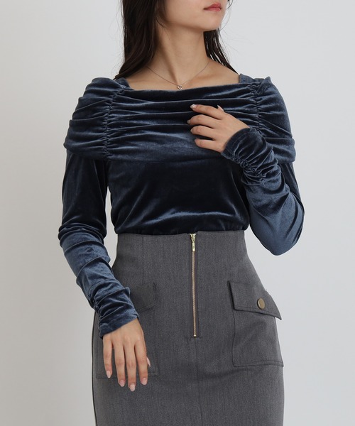 TRUDEA（トルディア）の「ベロアオフショルプルオーバー（Tシャツ/カットソー・レディース・ブラウン/グレイッシュブルー/ブラック・MEDIUM）」の3枚目の写真