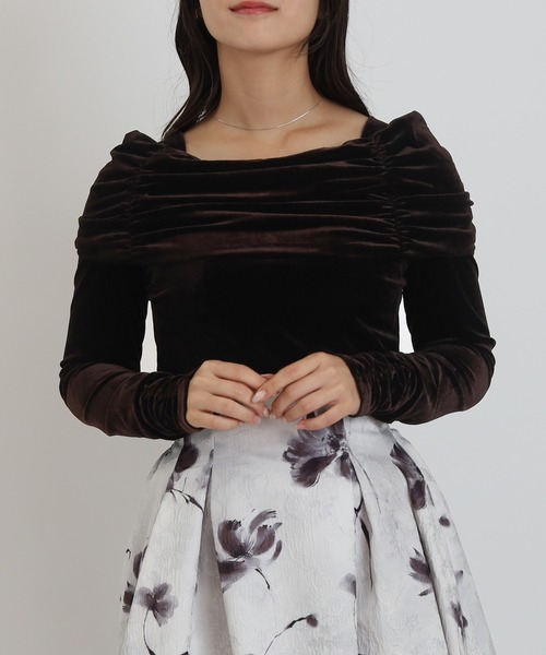 TRUDEA（トルディア）の「ベロアオフショルプルオーバー（Tシャツ/カットソー・レディース・ブラウン/グレイッシュブルー/ブラック・MEDIUM）」の4枚目の写真