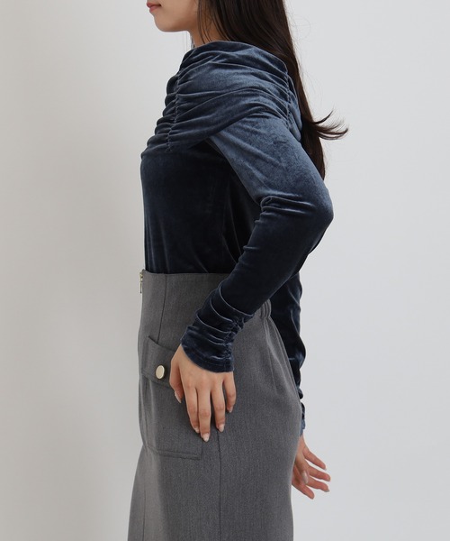 TRUDEA（トルディア）の「ベロアオフショルプルオーバー（Tシャツ/カットソー・レディース・ブラウン/グレイッシュブルー/ブラック・MEDIUM）」の9枚目の写真