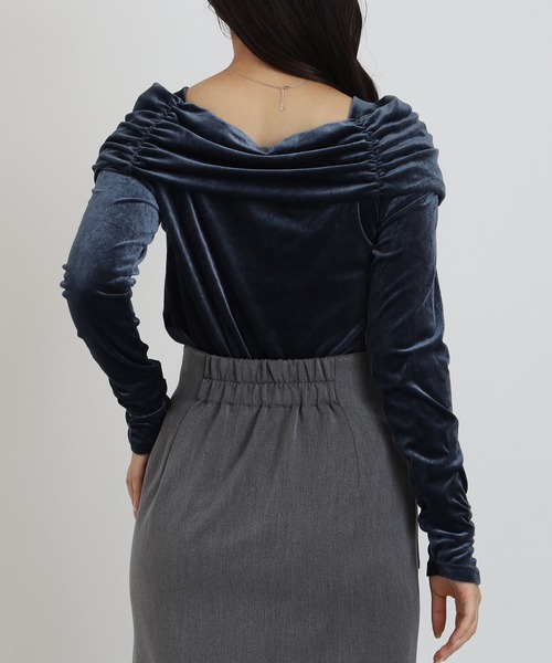 TRUDEA（トルディア）の「ベロアオフショルプルオーバー（Tシャツ/カットソー・レディース・ブラウン/グレイッシュブルー/ブラック・MEDIUM）」の10枚目の写真